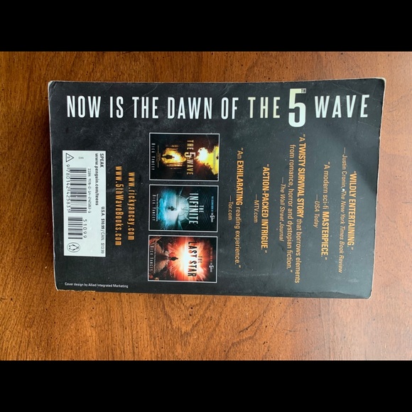 Books - Picture 2 of 4